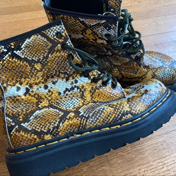 RARE Vintage Dr. Martens Snake Print Boots - Picture 2 of 13